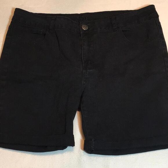 5IVE plus size black Jean shorts, size 16 - Picture 1 of 8